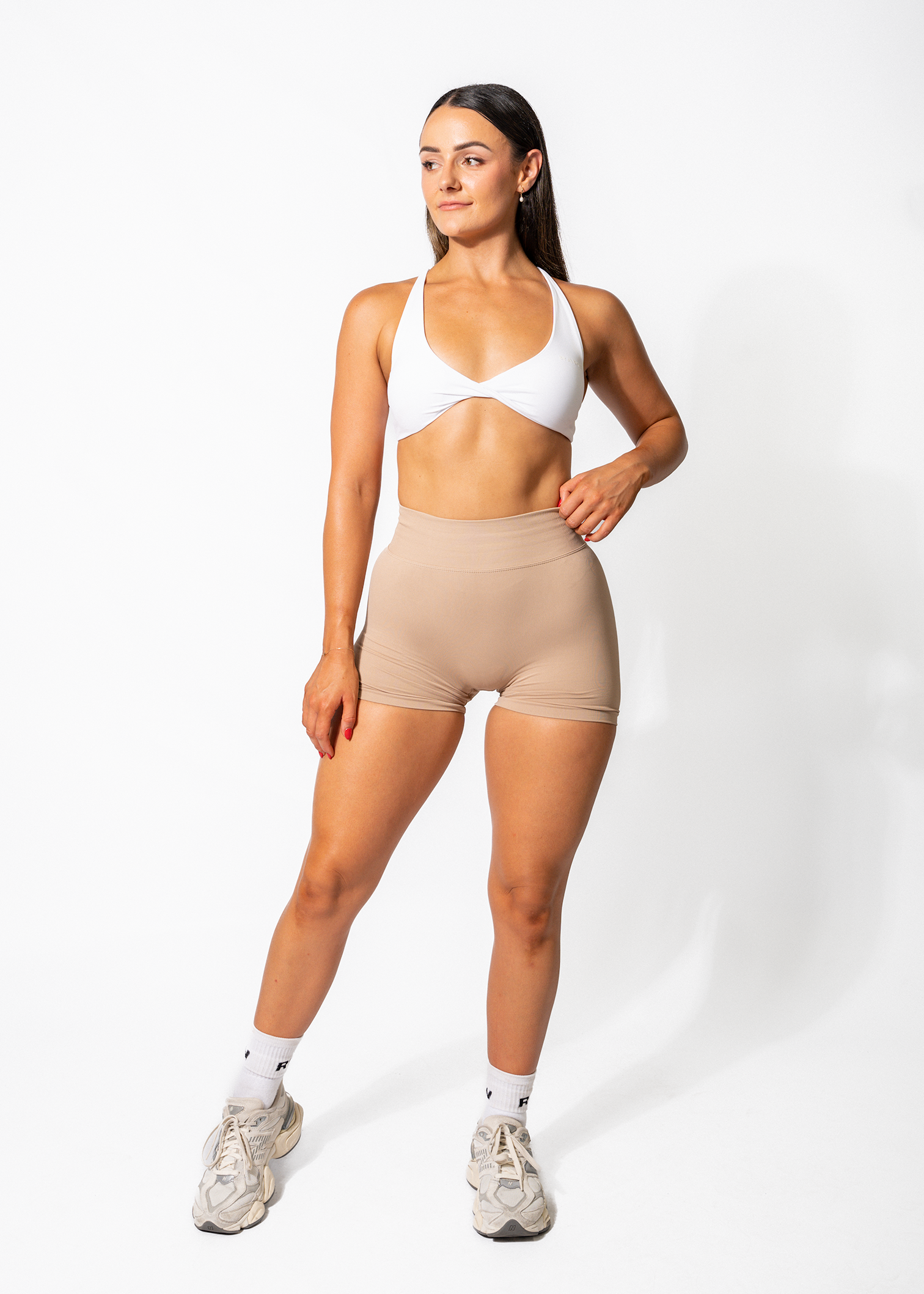 PERFORM SCRUNCH BUM SHORTS - BEIGE