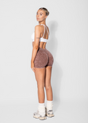 SCULPT V-SCRUNCH SHORTS - BROWN