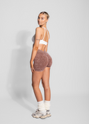SCULPT V-SCRUNCH SHORTS - BROWN