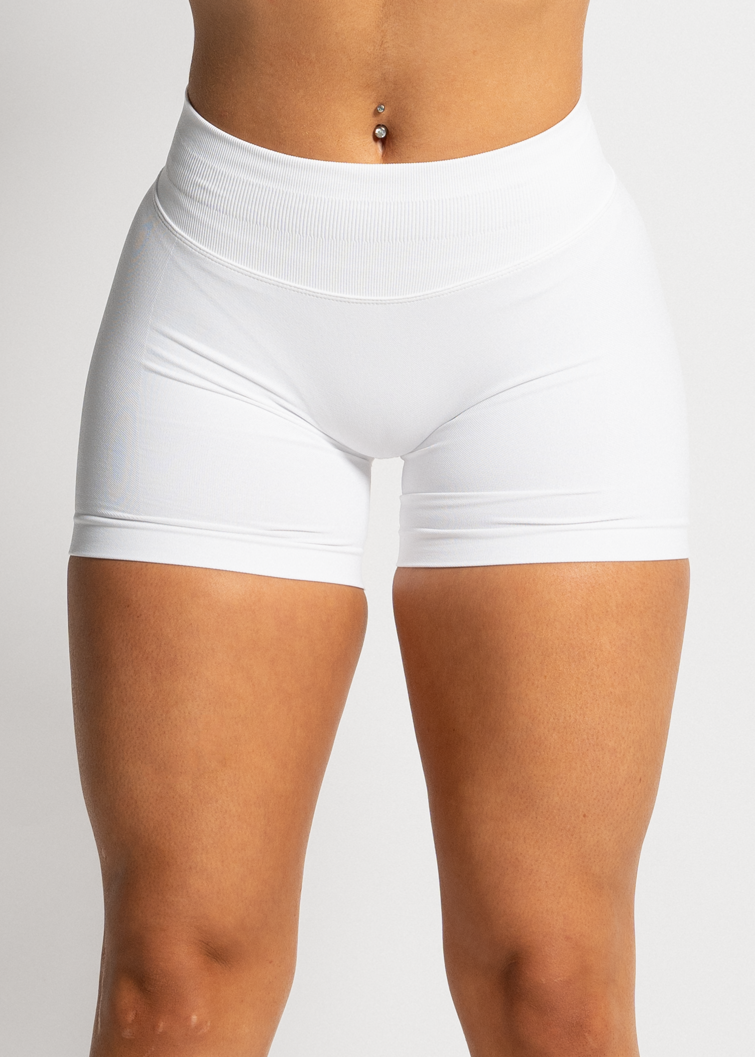 SCULPT SCRUNCH BUM SHORTS - WHITE