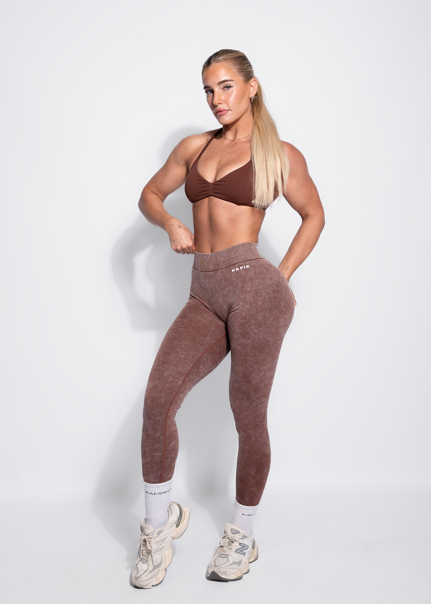 SCULPT V-SCRUNCH LEGGINGS - BROWN