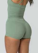 CORE YOGA SHORTS - FERN