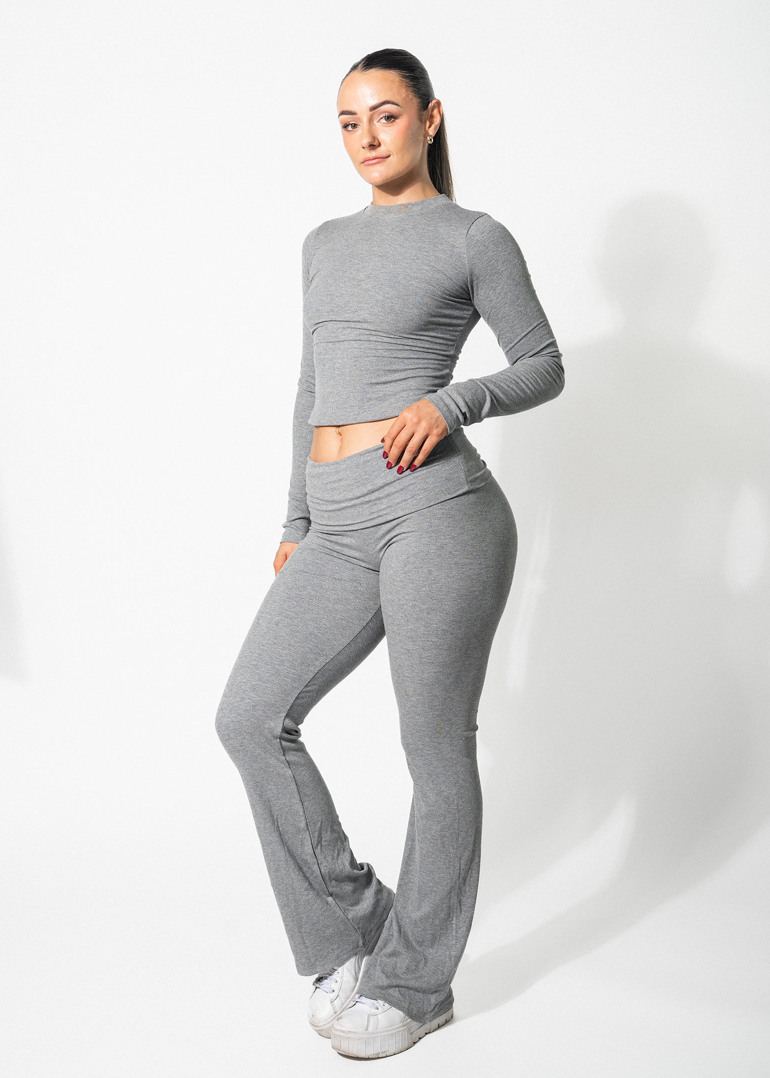 FITTED LOUNGE LONG SLEEVE
 - GREY