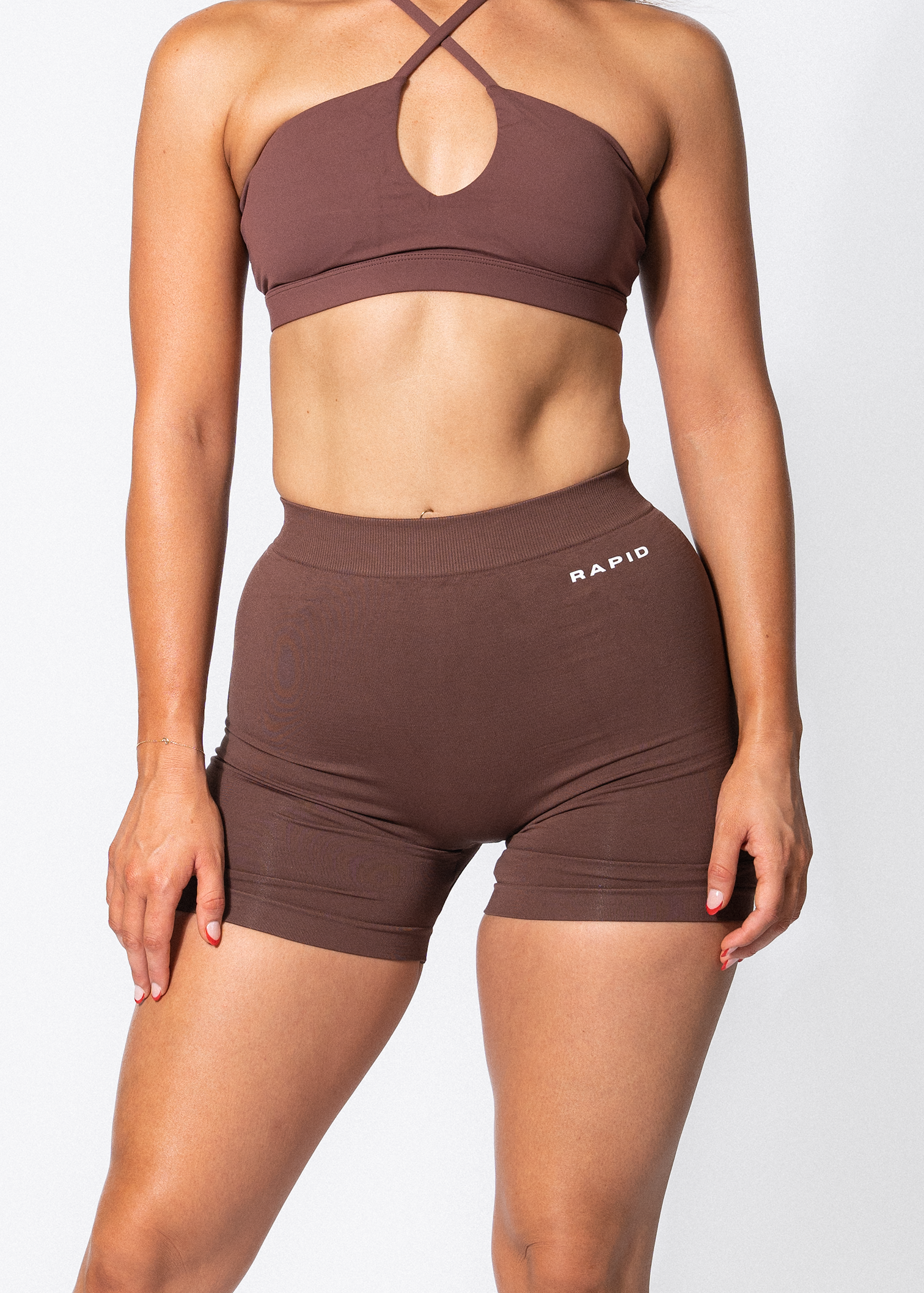 MAE V-SCRUNCH SEAMLESS SHORTS - COFFEE