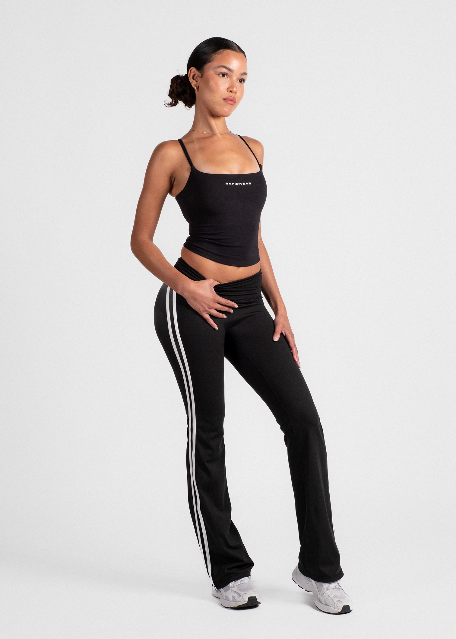 FORM STRIPED FLARES - BLACK