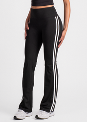 FORM STRIPED FLARES - BLACK