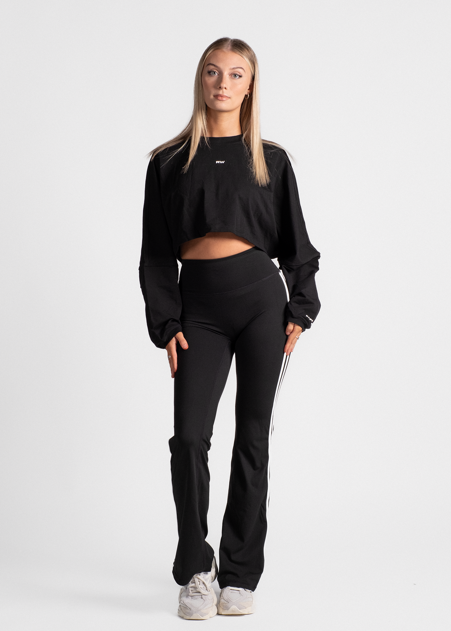 CROPPED SWEATER - BLACK