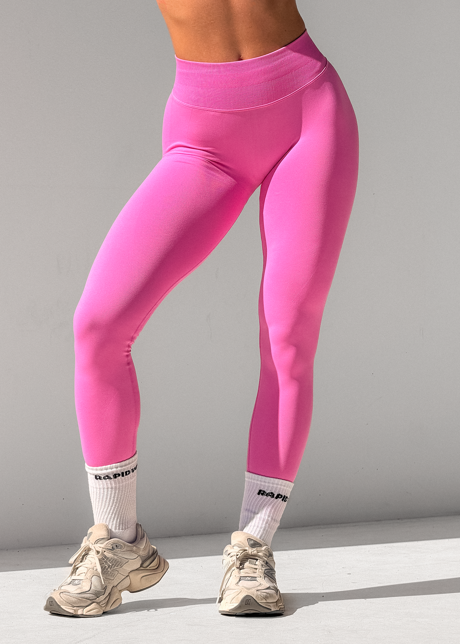BALANCE SCRUNCH BUM LEGGINGS - BARBIE PINK