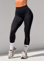 STUDIO ESSENTIAL LEGGINGS - BLACK